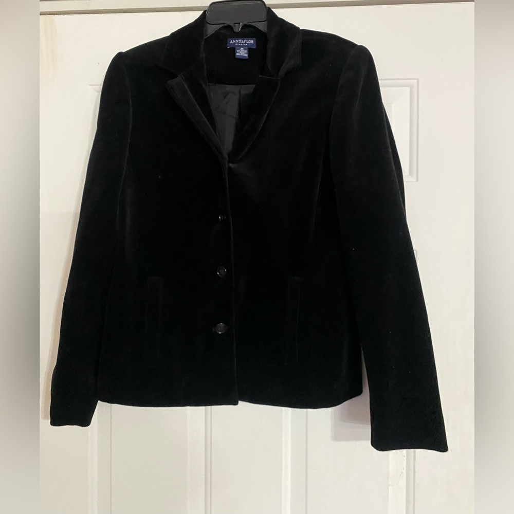 Ann Taylor stretch Blazer is a size Medium.